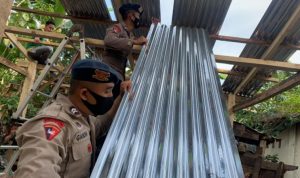 Brimob di Bone Bedah Rumah Warga Kurang Mampu