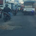Hati-hati Melintas di Depan Pasar Sentral Bulukumba, Banyak Jalan Berlubang