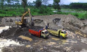 Polisi Amankan Satu Unit Mobil Pengangkut Material Tambang Liar di Bulukumba