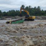 Mobil Dum Truk yang Hanyut Disekitar Lokasi Tambang di Bulukumba Akhirnya Dievakuasi