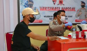 Vaksinasi Massal Brimob Bone Dipadati Ribuan Warga