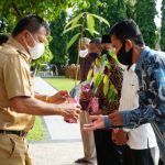 Andi Utta Tepati Janji Politik, Serahkan Bibit Durian Asal Malaysia 7.620 Pohon