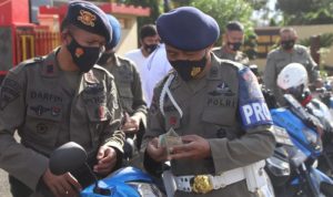 Kendaraan Bermotor Anggota Brimob Bone Diperiksa 