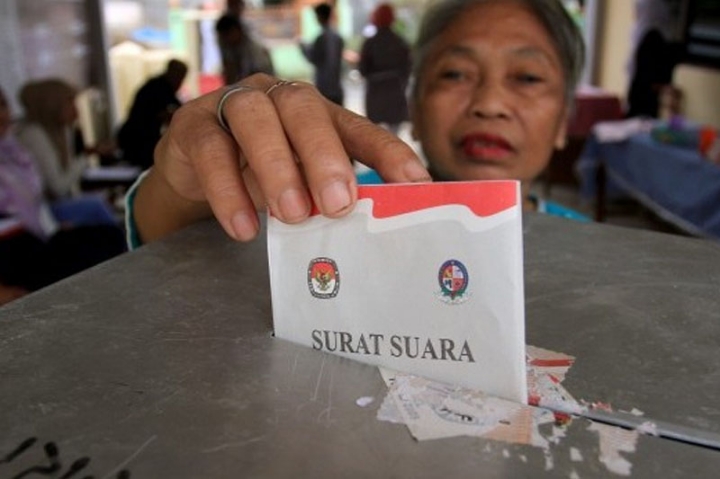 Ilustrasi surat suara pilkada kotak suara coblos suara