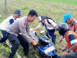 Kapolsek Rialu Ale Turun Langsung Tolong Korban Kecelakaan, Warga : Pak Herman Orang Sangat Baik 
