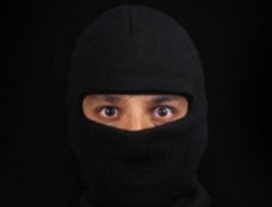 Warga BTN Bayu Perdana Lima Diteror Pencuri Bertopeng Bersenjata Parang Panjang 