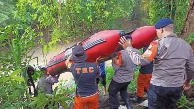 Seorang Pria Lansia  Hilang Terseret Arus Sungai di Soppeng, SAR Brimob Bone Diturunkan 