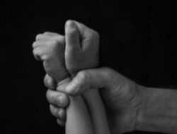 Sodomi 10 Orang Bocah , Seorang Tukang Cukur Ditangkap Warga dan Digelandang ke Kantor Polisi