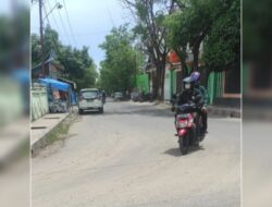 Korban Berjatuhan Akibat Tumpahan Bahan Material Proyek di Jalan Teratai Bulukumba