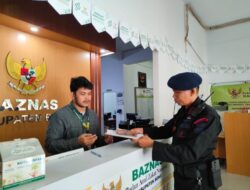 Danyon Ichsan Percayakan Zakat Profesi Personel Brimob Bone Kepada Baznas Bone