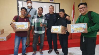 Danyon Ichsan Bagikan Paket Lebaran ke Wartawan di Bone