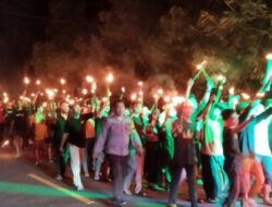 Pawai 1.000 Obor Ramaikan Takbiran di Desa Tanah Harapan