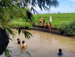 Warga Mulai Menyelam Secara Tradisional di Sungai Lajae, Cari Mayat Anak Tenggelam