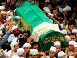 Bisakah Seorang Muslim Makan di Rumah Duka? Ini Hukumnya