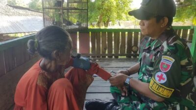TNI di Bulukumba Berikan Layanan Kesehatan dari Rumah ke Rumah