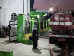 Damkar Bulukumba Suplay Air Bersih ke Masjid, Warga : Semoga Jadi Ladang Pahala