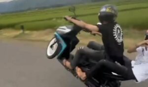 Prestyle motor, seorang remaja  di Bulukumba tewas terlindas mobil 