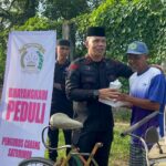 Brimob Bone Bagikan Ratusan Nasi Kotak Dan Takjil