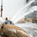 Pipa induk milik PDAM di Na’na Kindang rusak, Ratusan kubik air bersih terbuang percuma  