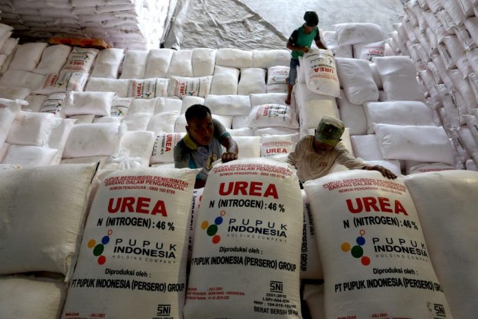 Kementan Usulkan Skema Distribusi Pupuk Bersubsidi 696x464 1