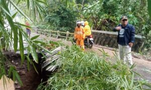 Bencana alam, Jalan putus jembatan ambruk di Bulukumba 