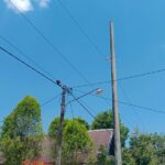 Membahayakan, Warga Desak PLN Bulukumba Ganti Kabel Listrik Telanjang di Garuntungan