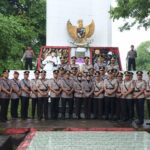 Empat Anggota Polisi Bersenjata Lengkap Jaga Tugu Pahlawan di Bulukumba