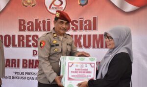 Polisi di Bulukumba Gelar Bakti Sosial, Bagi Sembako ke Warga Kurang Mampu 