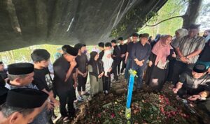 Ayahanda Bupati Bulukumba Tutup Usia , Ribuan Orang Antar Jenazah Ke Perkuburan 