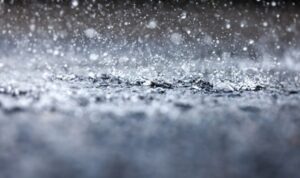 Jalan Poros Desa Tanah Harapan Terendam Air, Lalulintas Melambat 