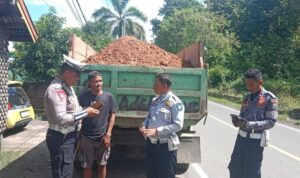 Dinilai Bahayakan Pengendara Lain, Dishub Kembali Tertibkan Mobil Truk Pengangkut Material 