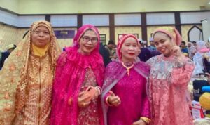 Jemaah Haji Bulukumba Tampil Cantik Dan  Nyentrik Saat Tiba Kampung Halaman