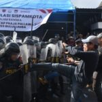 Massa Dan Polisi Di Bulukumba Betrok Depan Kantor KPU