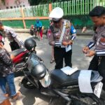 Belasan Pengendara Dapat “Surat Cinta” Dari Polisi Di Depan RSUD Andi Sultan Daeng Radja 