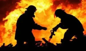 korsleting listrik rumah warga cengkareng hangus terbakar iik