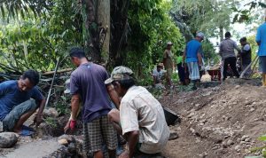 Warga Dusun Likukorong Desa Bontonyeleng Kerja Bakti Bangun Dekker 