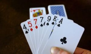 Tak Ingin Warganya Keluyuran Di Malam Pergantian Tahun, Kadus Likukokrong Gelar Lomba Kartu Remi 