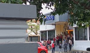 Harga Gabah Petani Turun Diduga Permainan Tengkulak , Kantor Bulog Bulukumba Didemo