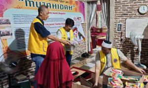 Senyum Bahagia Santri Tahfidz Mujahidah Bontonyelang Dapat Al-quran, Iqra dan Bingkisan Dari Lions Club Pinisi Bulukumba