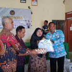 Lapas Bulukumba Berbagi Sembako dan Sosialisasi Bahaya Narkoba Ke Warga Polewali