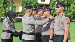 Kapolres Bulukumba memimpin langsung upacara kenaikan pangkat 37 anggota kepolisian.