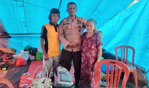 Anggota Polisi Di Bulukumba Tuai Pujian, Usai Bantu Pakaian Layak Pakai Ke Korban Kebakaran