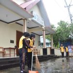 Polisi di Bulukumba Bersihkan Masjid dan Gereja 