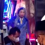 Tiba Di Kampung Halaman, Jemaah Haji Asal Bulukumba Tampil Nyentrik, Pria Gunakan Jubah Bak Raja Salman