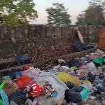 Sampah Menggunung Depan TPU Desa Taccorong, Kades : Padat Penduduk, Bak Kontainer Kurang