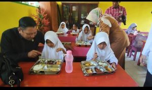 DPRD Bulukumba Apresiasi Dapur MBG Ujung Loe, Pastikan Standar Gizi dan Kebersihan Terpenuhi