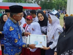 Pemerintah Bulukumba Berikan Bantuan Seragam Sekolah Gratis