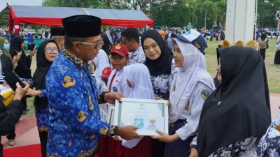 Pemerintah Bulukumba Berikan Bantuan Seragam Sekolah Gratis