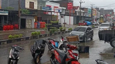 Kondisi hujan lebat di Bulukumba yang memicu ancaman bencana banjir dan genangan air.