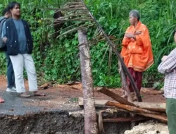 6 Perkampung di Herlang Terkena Dampak Longsor, Warga Gunakan Jalan Alternatif